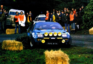 Jean Ragnotti - Jacques Jaubert
25º Lombard RAC Rally 1976. Alpine-Renault A310 (7715 JF 76). Abandonó por el diferencial del coche.

Del 27 al 30 de Noviembre, Bath, Inglaterra.
Superficie: tierra.

El Rally tenia un total de 3248 km de los que 504 km divididos en 76 tramos eran especiales, (6 de ellos fueron cancelados, SS2 Speech House, km? SS34 Greystoke, km? SS37 cancelada antes del inicio, km? SS41 Egdon, km? y SS42 Anglebury, km?).

Tomaron la salida 200 equipos, finalizaron 71.@
Palabras clave: ;Renault;Alpine;RAC_Rally;Gran_Bretaña;1976