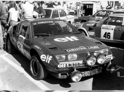 Michèle Mouton - Michèle Espinos-Petit (Biche)
18º Rally San Remo 1976. Alpine-Renault A310 1800 (1280 SU 06). Abandonó por el radiador.

Del 6 al 9 de Octubre, Sanremo, Imperia, Liguria, Italia.
Superficie: asfalto.

El Rally tenia un total de 1509 km de los que 780 Km divididos en 36 tramos eran especiales (2 de ellos fueron cancelados SS9 y SS30).

Tomaron la salida 133 equipos, finalizaron 68.@
Palabras clave: Michele_Mouton;Michèle_Espinosi-Petit;Sanremo;Renault;Alpine;1976