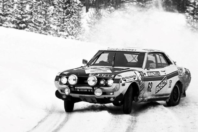B. Lundstrom - F. Sager
26º International Swedish Rally 1976. Toyota Celica.

Del 20 al 22 de Febrero, Karlstad, Suecia.
Superficie: nieve - hielo.

El Rally tenia un total de 1620.00 km de los que 764.00 km divididos en 34 tramos eran especiales.

En total 213 equipos tomaron la salida, de los cuales 68 participaron en el WRC.
El campeonato de Suecia (202 tripulaciones) solo participó en la primera etapa.
Los campeonatos de C-Forare, Oldboys y Norska solo participaron en la segunda etapa.

Del Campeonato WRC finalizaron 28.
@
Palabras clave: Toyota;Celica;Suecia;Nieve;1976