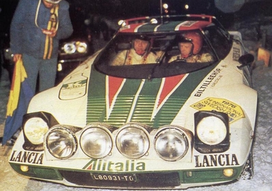 Per-Inge Walfridsson - Kjell Nilsson
26º International Swedish Rally 1976. Lancia Stratos HF (TO-L80931). Abandonó por accidente.

Del 20 al 22 de Febrero, Karlstad, Suecia.
Superficie: nieve - hielo.

El Rally tenia un total de 1620.00 km de los que 764.00 km divididos en 34 tramos eran especiales.

En total 213 equipos tomaron la salida, de los cuales 68 participaron en el WRC.
El campeonato de Suecia (202 tripulaciones) solo participó en la primera etapa.
Los campeonatos de C-Forare, Oldboys y Norska solo participaron en la segunda etapa.

Del Campeonato WRC finalizaron 28.
@
Palabras clave: Lancia;Stratos;Suecia;1978;nieve