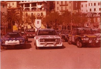 Parque Cerrado
En primera linea los coches de:

Bernard Darniche - Alain Mahé, Lancia Stratos HF, clasificado 1º.

Maurizio Verini - Bruno Scabini, Fiat 131 Abarth, clasificado 2º.

Stig Blomqvist Saab 99 EMS, abandonó por el eje de transmisión (cardán).

Del 21 al 23 de Abril, Portoferraio.
Superficie: asfalto - tierra.

El Rally constaba de 2 etapas y un total de 730.00 km de los que 474.80 km divididos en 38 tramos eran especiales.

Tomaron la salida 162 equipos, finalizaron 60.
@
Palabras clave: Parque_Cerrado;Elba;1977