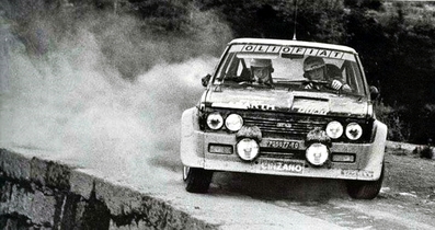Markku Alén - Ilkka Kivimaki
11º Rallye de Portugal Vinho do Porto 1977. Fiat 131 Abarth (TO P35977). Clasificado 1º.

Del 1 al 6 de Marzo, Estoril.
Superficie: asfalto - tierra.

El Rally tenia un total de 2458 km de los que 580 km divididos en 46 tramos eran especiales, (2 de ellas fueron canceladas SS18 Sao Lourenco da Montaria de 27 Km y SS 24 Carvalhas de 6 Km).

Tomaron la salida 103 equipos, finalizaron 27.@
Palabras clave: Markku_Alen;Fiat;Abarth;Portugal;1977