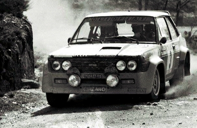 Markku Alén - Ilkka Kivimaki
11º Rallye de Portugal Vinho do Porto 1977. Fiat 131 Abarth (TO P35977). Clasificado 1º.

Del 1 al 6 de Marzo, Estoril.
Superficie: asfalto - tierra.

El Rally tenia un total de 2458 km de los que 580 km divididos en 46 tramos eran especiales (2 de ellas fueron canceladas SS18 Sao Lourenco da Montaria de 27 Km y SS 24 Carvalhas de 6 Km).

Tomaron la salida 103 equipos, finalizaron 27.@
Palabras clave: Markku_Alen;Fiat;Abarth;Portugal;1977