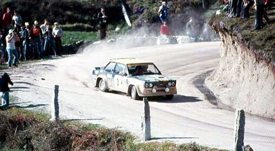 Markku Alén - Ilkka Kivimaki
11º Rallye de Portugal Vinho do Porto 1977. Fiat 131 Abarth (TO P35977). Clasificado 1º.

Del 1 al 6 de Marzo, Estoril.
Superficie: asfalto - tierra.

El Rally tenia un total de 2458 km de los que 580 km divididos en 46 tramos eran especiales (2 de ellas fueron canceladas SS18 Sao Lourenco da Montaria de 27 Km y SS 24 Carvalhas de 6 Km).

Tomaron la salida 103 equipos, finalizaron 27.@
Palabras clave: Markku_Alen;Fiat;Abarth;Portugal;1977