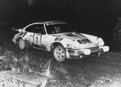 Michèle Mouton - Françoise Conconi
25º RACE Rallye de España 1977. Porsche 911 Carrera RS (9442 RH 34). Clasificada 1º.

Su primer gran resultado internacional y sin duda el inicio de una trayectoria impresionante.

Del 21 al 23 de Octubre (Coef.4) Puntuable para el Campeonato de Europa de Rallyes para conductores, Jarama, Madrid, España.
Superficie: asfalto - tierra.

El Rally tenia un total de 1343.20 Km de los que 407.70 Km divididos en 27 tramos eran especiales (3 de ellos fueron cancelados SS7 Puerto de Cotos, SS18 El Pontón y SS22 La Quesera).

Se inscribieron 66 equipos, tomaron la salida 45, finalizaron 17.@
Palabras clave: Michele_Mouton;Porsche;RACE;España;1977;Spain