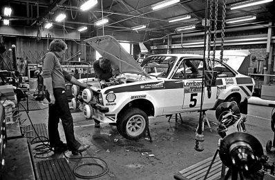 Björn Waldegard - Hans Thorszelius
26º Lombard RAC Rally 1977. Ford Escort RS1800 MKII (WTW 567S). Clasificado 1º.

Del 20 al 24 de Noviembre, London, York, Inglaterra.
Superficie: tierra - asfalto.

El Rally tenia un total de 3069 km de los que 674.45 km divididos en 69 tramos eran especiales, (2 de ellas fueron canceladas SS54 Cardrona de 9,66 Km y SS56 Elibank de 6,44 Km).

Tomaron la salida 182 equipos, finalizaron 67.@
Palabras clave: ;Hans_Thorszelius;Ford;Escort;RS;MKII;Gran_Bretaña;1977;Lombard_RAC_Rally;Inglaterra