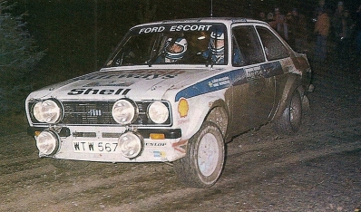 Björn Waldegard - Hans Thorszelius
26º Lombard RAC Rally 1977. Ford Escort RS1800 MKII (WTW 567S). Clasificado 1º.

Del 20 al 24 de Noviembre, London, York, Inglaterra.
Superficie: tierra - asfalto.

El Rally tenia un total de 3069 km de los que 674.45 km divididos en 69 tramos eran especiales, (2 de ellas fueron canceladas SS54 Cardrona de 9,66 Km y SS56 Elibank de 6,44 Km).

Tomaron la salida 182 equipos, finalizaron 67.@
Palabras clave: ;Hans_Thorszelius;Ford;Escort;RS;MKII;Gran_Bretaña;1977;Lombard_RAC_Rally;Inglaterra