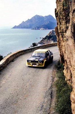 Bernard Darniche - Alain Mahé
21º Tour de Corse 1977. Fiat 131 Abarth (TO R19728). Clasificado 1º.

Del 5 al 6 de Noviembre, Ajaccio, Córcega; Francia.
Superficie: asfalto.

El Rally tenia un total de 1350 km de los que 645.80 km divididos en 13 tramos eran especiales.

1ª ETAPA
SS1 Tavera - Bastelica 17.10 km
SS2 Coti - Chiavari 14.80 km
SS3 Acqua d'Oria - Stiliccione 16.50 km
SS4 Muratello - Orone 21.60 kM
SS5 Quenza - Prunelli 131.30 km
SS6 Kamiesh - Zonza 38.50 km
SS7 Olivese - Bains de Guitera 10.10 km
Total etapal 249.90 km

2ª ETAPA
SS8 Palneca - Ghisoni 34.70 km
SS9 St Antoine - Pont St Laurent 97.60 km
SS10 Ponte Nuovo - Teddia 97.40 km
SS11 Talasani - La Porta 24.90 km
SS12 Casta - Pietra Moneta 17.00 km
SS13 Calvi - Vico 124.30 km

Total etapal 395.90 km
Total evento 645.80 km

Se inscribieron 134 equipos, tomaron la salida 120, finalizaron 32.
@
Palabras clave: Bernard_Darniche;Alain_Mahe;Fiat;Abarth;Corcega;1977;Corse