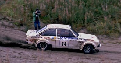 Kyösti Hämäläinen - Martti Tiukkanen
27º Jyväskylän Suurajot - Rally of the 1000 Lakes 1977. Ford Escort RS 1800 MKII (POO 489R). Clasificado 1º.

Del 26 al 27 de Agosto, Jyväskylä, Finlandia.
Superficie: tierra.

El Rally tenia un total de 1484 km de los que 452.90 km divididos en 46 tramos eran especiales, (uno de ellos fue cancelado SS14 Vaarinmaja).

Se inscribieron 102 equipos, tomaron la salida 99, finalizaron 44.@
Palabras clave: Ford;Escort;MKII;Finlandia;1977