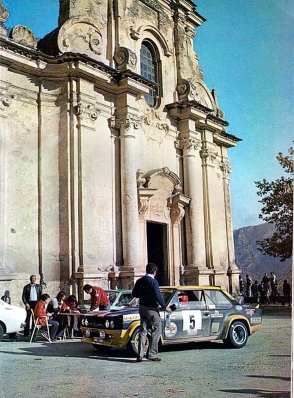 Bernard Darniche - Alain Mahé
21º Tour de Corse 1977. Fiat 131 Abarth (TO R19728). Clasificado 1º.

Del 5 al 6 de Noviembre, Ajaccio, Córcega; Francia.
Superficie: asfalto.

El Rally tenia un total de 1350 km de los que 645.80 km divididos en 13 tramos eran especiales.

1ª ETAPA
SS1 Tavera - Bastelica 17.10 km
SS2 Coti - Chiavari 14.80 km
SS3 Acqua d'Oria - Stiliccione 16.50 km
SS4 Muratello - Orone 21.60 kM
SS5 Quenza - Prunelli 131.30 km
SS6 Kamiesh - Zonza 38.50 km
SS7 Olivese - Bains de Guitera 10.10 km
Total etapal 249.90 km

2ª ETAPA
SS8 Palneca - Ghisoni 34.70 km
SS9 St Antoine - Pont St Laurent 97.60 km
SS10 Ponte Nuovo - Teddia 97.40 km
SS11 Talasani - La Porta 24.90 km
SS12 Casta - Pietra Moneta 17.00 km
SS13 Calvi - Vico 124.30 km

Total etapal 395.90 km
Total evento 645.80 km

Se inscribieron 134 equipos, tomaron la salida 120, finalizaron 32.
@

Palabras clave: ;Fiat;Abarth;Corcega;1977;Corse