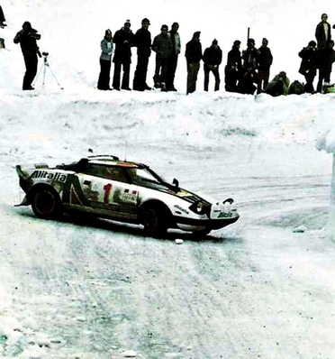 Sandro Munari - Silvio Maiga
45º Rallye Automobile de Monte-Carlo 1977. Lancia Stratos HF (TO N41648). Clasificado 1º.

Del 22 al 28 de Enero, Monte-Carlo.
Superficie: asfalto - nieve.

El Rally tenia un total de 4800 km de los que 540.50 km divididos en 27 tramos eran especiales (una de ellas fue cancelada SS2 Col de Fontbelle de 35.00 Km)

Se inscribieron 217 equipos, tomaron la salida 198, finalizaron 118 en lista, llegaron 47 en meta.@
Palabras clave: Sandro_Munari;Silvio_Maiga;Lancia;Stratos;Montecarlo;nieve;1977;Nieve
