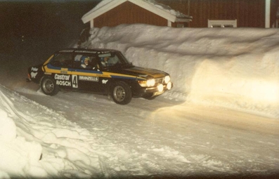 Stig Blomqvist - Hans Sylvan
27º Internacional Suecia Rally 1977. Saab 99 Turbo (ACZ 701). Clasificado 1º.

Del 11 al 13 de Febrero, Karlstad.
Superficie: nieve - hielo

El Rally tenia un total de 1522.00 km de los que 736.20 km eran de tramos especiales.

Tomaron la salida 175 equipos, finalizaron 37.@
Palabras clave: Stig_Blomqvist;Saab;EMS;Suecia;Nieve;1977
