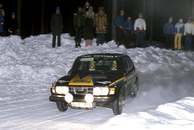 Stig Blomqvist - Hans Sylvan
27º Internacional Suecia Rally 1977. Saab 99 Turbo (ACZ 701). Clasificado 1º.

Del 11 al 13 de Febrero, Karlstad.
Superficie: nieve - hielo

El Rally tenia un total de 1522.00 km de los que 736.20 km eran de tramos especiales.

Tomaron la salida 175 equipos, finalizaron 37.@
Palabras clave: Stig_Blomqvist;Saab;EMS;Suecia;Nieve;1977