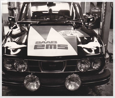 Stig Blomqvist - Hans Sylvan
27º Internacional Suecia Rally 1977. Saab 99 Turbo (ACZ 701). Clasificado 1º.

Del 11 al 13 de Febrero, Karlstad.
Superficie: nieve - hielo

El Rally tenia un total de 1522.00 km de los que 736.20 km eran de tramos especiales.

Tomaron la salida 175 equipos, finalizaron 37.@
Palabras clave: Stig_Blomqvist;Saab;EMS;Suecia;1977