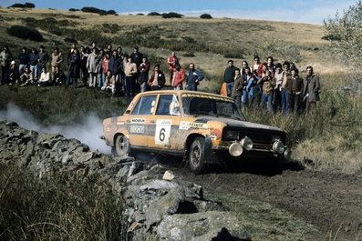 Salvador Cañellas - Jordi Sabater
25º RACE Rallye de España 1977. Seat 124D Especial 1800 (B-4597-AH). Clasificado 2º.

Del 21 al 23 de Octubre (Coef.4) Puntuable para el Campeonato de Europa de Rallyes para conductores, Jarama, Madrid, España.
Superficie: asfalto - tierra.

El Rally tenia un total de 1343.20 Km de los que 407.70 Km divididos en 27 tramos eran especiales (3 de ellos fueron cancelados SS7 Puerto de Cotos, SS18 El Pontón y SS22 La Quesera).

Se inscribieron 66 equipos, tomaron la salida 45, finalizaron 17.@
Palabras clave: Salvador_Cañellas;Jordi_Sabater;Seat;RACE;1977;Spain