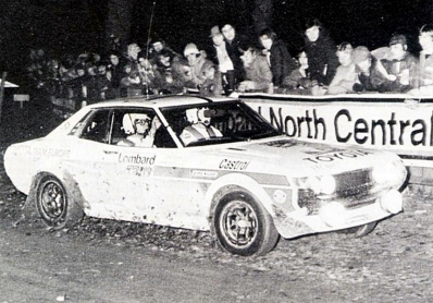 Hannu Mikkola - Arne Hertz
26º Lombard RAC Rally 1977. Toyota Celica RA21 (BYC-885). Clasificado 2º.

Del 20 al 24 de Noviembre, London, York, Inglaterra.
Superficie: tierra - asfalto.

El Rally tenia un total de 3069 km de los que 674.45 km divididos en 69 tramos eran especiales, (2 de ellas fueron canceladas SS54 Cardrona de 9,66 Km y SS56 Elibank de 6,44 Km).

Tomaron la salida 182 equipos, finalizaron 67.@
Palabras clave: ;Toyota;Celica;Gran_Bretaña;1977;RAC_Rally;Inglaterra