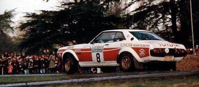Hannu Mikkola - Arne Hertz
26º Lombard RAC Rally 1977. Toyota Celica RA21 (BYC-885). Clasificado 2º.

Del 20 al 24 de Noviembre, London, York, Inglaterra.
Superficie: tierra - asfalto.

El Rally tenia un total de 3069 km de los que 674.45 km divididos en 69 tramos eran especiales, (2 de ellas fueron canceladas SS54 Cardrona de 9,66 Km y SS56 Elibank de 6,44 Km).

Tomaron la salida 182 equipos, finalizaron 67.@
Palabras clave: ;Toyota;Celica;Gran_Bretaña;1977;RAC_Rally;Inglaterra