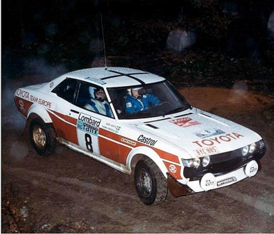 Hannu Mikkola - Arne Hertz
26º Lombard RAC Rally 1977. Toyota Celica RA21 (BYC-885). Clasificado 2º.

Del 20 al 24 de Noviembre, London, York, Inglaterra.
Superficie: tierra - asfalto.

El Rally tenia un total de 3069 km de los que 674.45 km divididos en 69 tramos eran especiales, (2 de ellas fueron canceladas SS54 Cardrona de 9,66 Km y SS56 Elibank de 6,44 Km).

Tomaron la salida 182 equipos, finalizaron 67.@
Palabras clave: ;Toyota;Celica;Gran_Bretaña;1977;RAC_Rally;Inglaterra