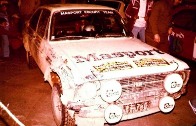 Ari Vatanen - Jim Scott
8º South Pacific Rally - New Zealand 1977. Ford Escort RS1800 MKII (IF780). Clasificado 2º.

Vatanen salió dispuesto a todo y tras cometer dos errores se colocaba a 32 minutos de la cabeza.

El finlandés remontó conduciendo de forma arriesgada hasta terminar en segunda plaza tras el Fiat 131 Abarth de Bacchelli que se hizo con la victoria.

En uno de los tramos el piloto finlandés adelanto a los tres Fiat que tomaron la salida con anterioridad.

Del 1 al 7 de Mayo, Wellington, Auckland, Nueva Zelanda.

El Rally tenia un total de 3841.36 Km de los que 2211.06 Km divididos en 74 tramos eran especiales.

Se inscribieron 102 equipos, tomaron la salida 100, finalizaron 35.
@
Palabras clave: ;Jim_Scott;Nueva_Zelanda;Ford;Escort;MKII;1977