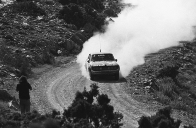Harry Källström - Claes Billstam
24º Acropolis Rally 1977. Datsun Violet 160J (TKS56NI8638). Clasificado 3º.

Del 28 de Mayo al 3 de Junio, Atenas, Grecia.
Superficie: tierra.

El Rally tenia un total de 2760 km de los que 763.08 km divididos en 52 tramos eran especiales (tres de ellos fueron cancelados SS1 Dhekelia 1 de 13,40 km, SS16 Elati de 27.07 km y SS33 Dhekelia 2 de 13.40 km).

Tomaron la salida 165 equipos, finalizaron 29.@
Palabras clave: ;Claes_Billstam;Datsun;Violet;Grecia;Acropolis;1977
