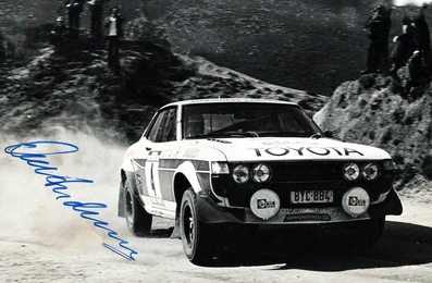 Ove Andersson - Henry Liddon
11º Rallye de Portugal Vinho do Porto 1977. Toyota Celica RA21 (BYC-884). Clasificado 3º.

Del 1 al 6 de Marzo, Estoril.
Superficie: asfalto - tierra.

El Rally tenia un total de 2458 km de los que 580 km divididos en 46 tramos eran especiales, (2 de ellas fueron canceladas SS18 Sao Lourenco da Montaria de 27 Km y SS 24 Carvalhas de 6 Km).

Tomaron la salida 103 equipos, finalizaron 27.@
Palabras clave: Ove_Andersson;Toyota;Celica;1977;Portugal