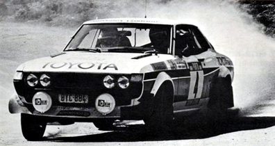 Ove Andersson - Henry Liddon
11º Rallye de Portugal Vinho do Porto 1977. Toyota Celica RA21 (BYC-884). Clasificado 3º.

Del 1 al 6 de Marzo, Estoril.
Superficie: asfalto - tierra.

El Rally tenia un total de 2458 km de los que 580 km divididos en 46 tramos eran especiales, (2 de ellas fueron canceladas SS18 Sao Lourenco da Montaria de 27 Km y SS 24 Carvalhas de 6 Km).

Tomaron la salida 103 equipos, finalizaron 27.@
Palabras clave: Ove_Andersson;Toyota;Celica;1977;Portugal