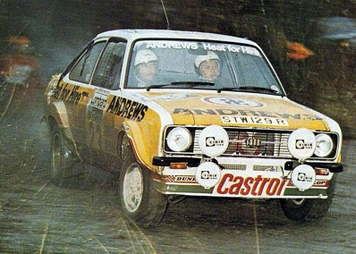 Russell Brookes - John Brown
26º Lombard RAC Rally 1977. Ford Escort RS1800 MKII (STW 129R). Clasificado 3º.

Del 20 al 24 de Noviembre, London, York, Inglaterra.
Superficie: tierra - asfalto.

El Rally tenia un total de 3069 km de los que 674.45 km divididos en 69 tramos eran especiales, (2 de ellas fueron canceladas SS54 Cardrona de 9,66 Km y SS56 Elibank de 6,44 Km).

Tomaron la salida 182 equipos, finalizaron 67.@
Palabras clave: ;Ford;Escort;MKII;MKII;Gran_Bretaña;RAC_Rally;1977;Inglaterra