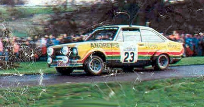 Russell Brookes - John Brown
26º Lombard RAC Rally 1977. Ford Escort RS1800 MKII (STW 129R). Clasificado 3º.

Del 20 al 24 de Noviembre, London, York, Inglaterra.
Superficie: tierra - asfalto.

El Rally tenia un total de 3069 km de los que 674.45 km divididos en 69 tramos eran especiales, (2 de ellas fueron canceladas SS54 Cardrona de 9,66 Km y SS56 Elibank de 6,44 Km).

Tomaron la salida 182 equipos, finalizaron 67.@
Palabras clave: ;Ford;Escort;MKII;MKII;Gran_Bretaña;RAC_Rally;1977;Inglaterra