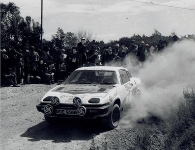 Anthony (Tony) Pond - Fred Gallagher
10º Rallye dell'Isola d'Elba 1977. Triumph TR7 (OOE 938R). Clasificado 3º.

Del 21 al 23 de Abril, Portoferraio.
Superficie: asfalto - tierra.

El Rally constaba de 2 etapas y un total de 730.00 km de los que 474.80 km divididos en 38 tramos eran especiales.

Tomaron la salida 162 equipos, finalizaron 60.@
Palabras clave: Tony_Pond;Fred_Gallagher;Elba;Triumph;1977