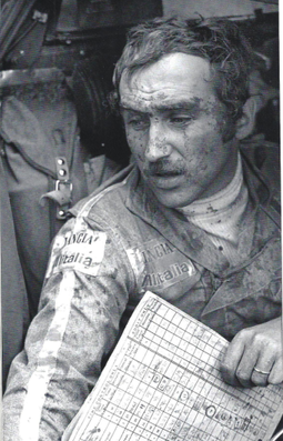 Piero Sodano (Copiloto)
25º Safari Rally 1977. Lancia Stratos HF (TO P10315). Clasificado 3º.
Piloto Sandro Munari
Lancia Alitalia

Del 7 al 11 de Abril, Nairobi, Kenya, Africa.
Superficie: tierra.

El Rally tenia un total de 5949 km con 81 controles horarios.

Tomaron la salida 61 equipos,finalizaron 12.
Palabras clave: Lancia;Stratos;Safari;1977;Personajes