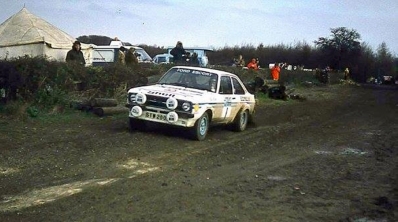 Roger Clark - Stuart Pegg
26º Lombard RAC Rally 1977. Ford Escort RS1800 MKII (STW 200R). Clasificado 4º.

Del 20 al 24 de Noviembre, London, York, Inglaterra.
Superficie: tierra - asfalto.

El Rally tenia un total de 3069 km de los que 674.45 km divididos en 69 tramos eran especiales, (2 de ellas fueron canceladas SS54 Cardrona de 9,66 Km y SS56 Elibank de 6,44 Km).

Tomaron la salida 182 equipos, finalizaron 67.@

Palabras clave: Roger_Clark;Ford;Escort;RS;MKII;Gran_Bretaña;1977;RAC_Rally;MKII;Inglaterra