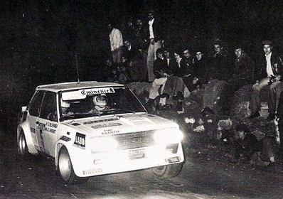 Jean-Claude Andruet - Christian Delferrier
11º Rallye de Portugal Vinho do Porto 1977. Fiat 131 Abarth (TO P51473). Clasificado 4º.

Del 1 al 6 de Marzo, Estoril.
Superficie: asfalto - tierra.

El Rally tenia un total de 2458 km de los que 580 km divididos en 46 tramos eran especiales, (2 de ellas fueron canceladas SS18 Sao Lourenco da Montaria de 27 Km y SS 24 Carvalhas de 6 Km).

Tomaron la salida 103 equipos, finalizaron 27.@
Palabras clave: ;Fiat;Abarth;Portugal;1977