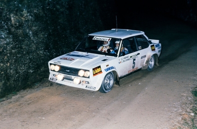 Jean-Claude Andruet - Christian Delferrier
11º Rallye de Portugal Vinho do Porto 1977. Fiat 131 Abarth (TO P51473). Clasificado 4º.

Del 1 al 6 de Marzo, Estoril.
Superficie: asfalto - tierra.

El Rally tenia un total de 2458 km de los que 580 km divididos en 46 tramos eran especiales, (2 de ellas fueron canceladas SS18 Sao Lourenco da Montaria de 27 Km y SS 24 Carvalhas de 6 Km).

Tomaron la salida 103 equipos, finalizaron 27.@
Palabras clave: ;Fiat;Abarth;Portugal;1977