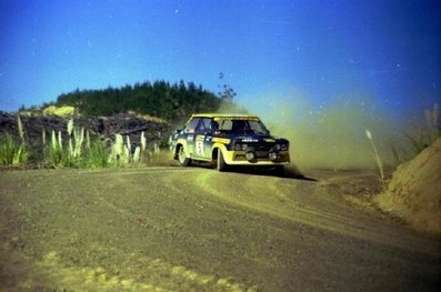 Simo Lampinen - Sölve Andreasson
8º South Pacific Rally - New Zealand 1977. Fiat 131 Abarth. Clasificado 4º.

Del 1 al 7 de Mayo, Wellington, Auckland, Nueva Zelanda.

El Rally tenia un total de 3841.36 Km de los que 2211.06 Km divididos en 74 tramos eran especiales.

Se inscribieron 102 equipos, tomaron la salida 100, finalizaron 35.@
Palabras clave: Simo_Lampinen;Sölve_Andreasson;Nueva_Zelanda;Fiat;Abarth;1977