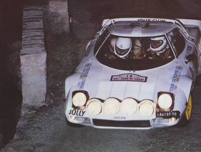 Antonio (Tony) Carello - Maurizio Perissinot
21º Tour de Corse 1977. Lancia Stratos HF (TO L64137). Clasificado 4º.

Del 5 al 6 de Noviembre, Ajaccio, Córcega; Francia.
Superficie: asfalto.

El Rally tenia un total de 1350 km de los que 645.80 km divididos en 13 tramos eran especiales.

1ª ETAPA
SS1 Tavera - Bastelica 17.10 km
SS2 Coti - Chiavari 14.80 km
SS3 Acqua d'Oria - Stiliccione 16.50 km
SS4 Muratello - Orone 21.60 kM
SS5 Quenza - Prunelli 131.30 km
SS6 Kamiesh - Zonza 38.50 km
SS7 Olivese - Bains de Guitera 10.10 km
Total etapal 249.90 km

2ª ETAPA
SS8 Palneca - Ghisoni 34.70 km
SS9 St Antoine - Pont St Laurent 97.60 km
SS10 Ponte Nuovo - Teddia 97.40 km
SS11 Talasani - La Porta 24.90 km
SS12 Casta - Pietra Moneta 17.00 km
SS13 Calvi - Vico 124.30 km

Total etapal 395.90 km
Total evento 645.80 km

Se inscribieron 134 equipos, tomaron la salida 120, finalizaron 32.
@
Palabras clave: Tony_Carello;Maurizio_Perissinot;Lancia;Stratos;Còrcega;1977;Corse