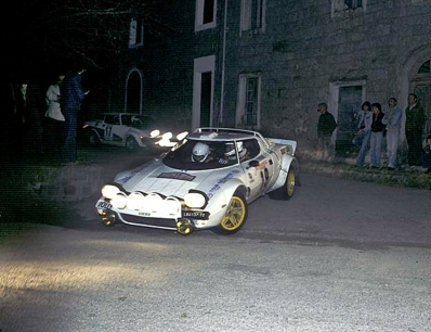 Antonio (Tony) Carello - Maurizio Perissinot
21º Tour de Corse 1977. Lancia Stratos HF (TO L64137). Clasificado 4º.

Del 5 al 6 de Noviembre, Ajaccio, Córcega; Francia.
Superficie: asfalto.

El Rally tenia un total de 1350 km de los que 645.80 km divididos en 13 tramos eran especiales.

1ª ETAPA
SS1 Tavera - Bastelica 17.10 km
SS2 Coti - Chiavari 14.80 km
SS3 Acqua d'Oria - Stiliccione 16.50 km
SS4 Muratello - Orone 21.60 kM
SS5 Quenza - Prunelli 131.30 km
SS6 Kamiesh - Zonza 38.50 km
SS7 Olivese - Bains de Guitera 10.10 km
Total etapal 249.90 km

2ª ETAPA
SS8 Palneca - Ghisoni 34.70 km
SS9 St Antoine - Pont St Laurent 97.60 km
SS10 Ponte Nuovo - Teddia 97.40 km
SS11 Talasani - La Porta 24.90 km
SS12 Casta - Pietra Moneta 17.00 km
SS13 Calvi - Vico 124.30 km

Total etapal 395.90 km
Total evento 645.80 km

Se inscribieron 134 equipos, tomaron la salida 120, finalizaron 32.
@
Palabras clave: Tony_Carello;Lancia;Stratos;Corcega;1977;Corse