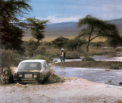 Andrew Cowan - Paul White
25º Safari Rally 1977. Mitsubishi Colt Lancer (ACM56MI6257). Clasificado 4º.
Dia Start International Co.

Del 7 al 11 de Abril, Nairobi, Kenya, Africa.
Superficie: tierra.

El Rally tenia un total de 5949 km con 81 controles horarios.

Tomaron la salida 61 equipos,finalizaron 12.@
Palabras clave: Mitsubishi;Colt;Lancer;Safari;1977