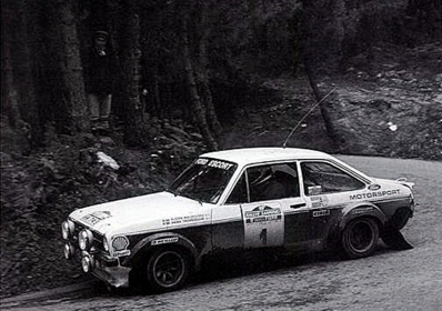 Bjorn Waldegard - Hans Thorszelius
19º Rallye Sanremo 1977. Ford Escort RS1800 MKII (VHK 74 S). Clasificado 5º.

Del 4 al 8 de Octubre, Sanremo, Liguria, Imperia, Italia.
Superficie: asfalto.

El Rally tenia un total de 1608 km de los que 867.35 km divididos en 33 tramos eran especiales, (3 de ellas fueron canceladas SS18 Melogno 2 de 15.30 Km, SS19 Giovetti 2 de 11.50 Km y SS20 Quazzo 2 de 11.90 Km).

Tomaron la salida 133 equipos, finalizaron 38.@
Palabras clave: ;Ford;escort;MKII;Sanremo;1977;MKII