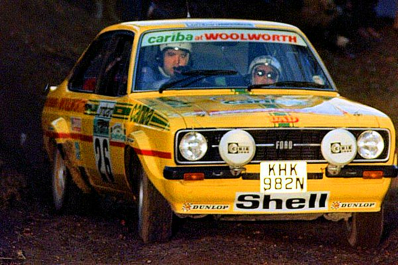 Andy Dawson - Andrew Marriott
26º Lombard RAC Rally 1977. Ford Escort RS1800 MKII (KHK 982N). Clasificado 5º.

Del 20 al 24 de Noviembre, London, York, Inglaterra.
Superficie: tierra - asfalto.

El Rally tenia un total de 3069 km de los que 674.45 km divididos en 69 tramos eran especiales, (2 de ellas fueron canceladas SS54 Cardrona de 9,66 Km y SS56 Elibank de 6,44 Km).

Tomaron la salida 182 equipos, finalizaron 67.@
Palabras clave: ;Ford;Escort;RS;MKII;Gran_Bretaña;1977;RAC_Rally;MKII;Inglaterra