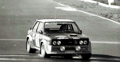 Maurizio Verini - Domenico (Ninni) Russo
11º Rallye de Portugal Vinho do Porto 1977. Fiat 131 Abarth. (TO P35972). Clasificado 5º.

Del 1 al 6 de Marzo, Estoril.
Superficie: asfalto - tierra.

El Rally tenia un total de 2458 km de los que 580 km divididos en 46 tramos, eran especiales, (2 de ellas fueron canceladas SS18 Sao Lourenco da Montaria de 27 Km y SS 24 Carvalhas de 6 Km).

Tomaron la salida 103 equipos, finalizaron 27.@
Palabras clave: ;Fiat;Abarth;Portugal;1977