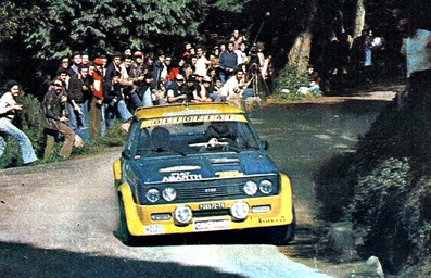 Maurizio Verini - Domenico (Ninni) Russo
11º Rallye de Portugal Vinho do Porto 1977. Fiat 131 Abarth. (TO P35972). Clasificado 5º.

Del 1 al 6 de Marzo, Estoril.
Superficie: asfalto - tierra.

El Rally tenia un total de 2458 km de los que 580 km divididos en 46 tramos, eran especiales, (2 de ellas fueron canceladas SS18 Sao Lourenco da Montaria de 27 Km y SS 24 Carvalhas de 6 Km).

Tomaron la salida 103 equipos, finalizaron 27.@
Palabras clave: ;Fiat;Abarth;Portugal;1977