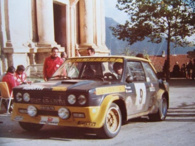 Maurizio Verini - Domenico (Ninni) Russo
21º Tour de Corse 1977. Fiat 131 Abarth (TO R19730). Clasificado 7º.

Del 5 al 6 de Noviembre, Ajaccio, Córcega; Francia.
Superficie: asfalto.

El Rally tenia un total de 1350 km de los que 645.80 km divididos en 13 tramos eran especiales.

1ª ETAPA
SS1 Tavera - Bastelica 17.10 km
SS2 Coti - Chiavari 14.80 km
SS3 Acqua d'Oria - Stiliccione 16.50 km
SS4 Muratello - Orone 21.60 kM
SS5 Quenza - Prunelli 131.30 km
SS6 Kamiesh - Zonza 38.50 km
SS7 Olivese - Bains de Guitera 10.10 km
Total etapal 249.90 km

2ª ETAPA
SS8 Palneca - Ghisoni 34.70 km
SS9 St Antoine - Pont St Laurent 97.60 km
SS10 Ponte Nuovo - Teddia 97.40 km
SS11 Talasani - La Porta 24.90 km
SS12 Casta - Pietra Moneta 17.00 km
SS13 Calvi - Vico 124.30 km

Total etapal 395.90 km
Total evento 645.80 km

Se inscribieron 134 equipos, tomaron la salida 120, finalizaron 32.
@
Palabras clave: ;Fiat;Abarth;Corse;Corcega;1977