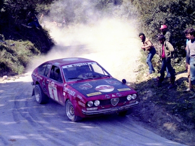 Leo Pittoni (Il Pilota) - Gabriella Zappia
10º Rallye dell'Isola d'Elba 1977. Alfa Romeo Alfetta GTV. Clasificado 7º.

Del 21 al 23 de Abril, Portoferraio.
Superficie: asfalto - tierra.

El Rally constaba de 2 etapas y un total de 730.00 km de los que 474.80 km divididos en 38 tramos eran especiales.

Tomaron la salida 162 equipos, finalizaron 60.@
Palabras clave: Il_Pilota;Elba;Alfa_Romeo;1977