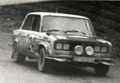 Salvador Servià i Costa  - Jordi Sabater
45º Rallye Automobile de Monte-Carlo 1977. Seat 1430/1800 (GE-9020-B). Clasificado 7º.

Del 22 al 28 de Enero, Monte-Carlo .
Superficie: asfalto - nieve.

El Rally tenia un total de 4800 km de los que 540.50 km divididos en 27 tramos eran especiales (una de ellas fue cancelada SS2 Col de Fontbelle de 35.00 Km).

Se inscribieron 217 equipos, tomaron la salida 198, finalizaron 118 en lista, llegaron 47 en meta.@
Palabras clave: Salvador_Servia;Jordi_Sabater;Seat;Montecarlo;1977