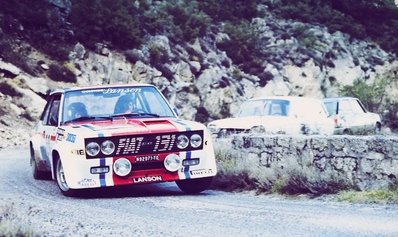 Michèle Mouton - Françoise Conconi
21º Tour de Corse 1977. Fiat 131 Abarth (TO N92971). Clasificada 8º.

Del 5 al 6 de Noviembre, Ajaccio, Córcega; Francia.
Superficie: asfalto.

El Rally tenia un total de 1350 km de los que 645.80 km divididos en 13 tramos eran especiales.

1ª ETAPA
SS1 Tavera - Bastelica 17.10 km
SS2 Coti - Chiavari 14.80 km
SS3 Acqua d'Oria - Stiliccione 16.50 km
SS4 Muratello - Orone 21.60 kM
SS5 Quenza - Prunelli 131.30 km
SS6 Kamiesh - Zonza 38.50 km
SS7 Olivese - Bains de Guitera 10.10 km
Total etapal 249.90 km

2ª ETAPA
SS8 Palneca - Ghisoni 34.70 km
SS9 St Antoine - Pont St Laurent 97.60 km
SS10 Ponte Nuovo - Teddia 97.40 km
SS11 Talasani - La Porta 24.90 km
SS12 Casta - Pietra Moneta 17.00 km
SS13 Calvi - Vico 124.30 km

Total etapal 395.90 km
Total evento 645.80 km

Se inscribieron 134 equipos, tomaron la salida 120, finalizaron 32.
@
Palabras clave: Michele_Mouton;Françoise_Conconi;Corcega;Fiat;abarth;1977;Corse