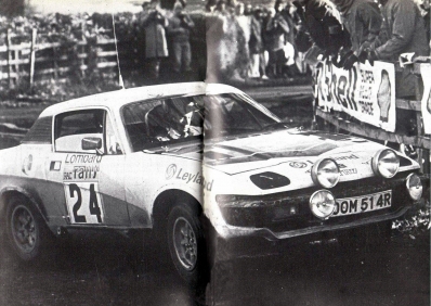 Anthony (Tony) Pond - Fred Gallagher
26º Lombard RAC Rally 1977. Triumph TR7 (OOM 514R). Clasificado 8º.

Del 20 al 24 de Noviembre, London, York, Inglaterra.
Superficie: tierra - asfalto.

El Rally tenia un total de 3069 km de los que 674.45 km divididos en 69 tramos eran especiales, (2 de ellas fueron canceladas SS54 Cardrona de 9,66 Km y SS56 Elibank de 6,44 Km).

Tomaron la salida 182 equipos, finalizaron 67.@
Palabras clave: Tony_Pond;Triumph;TR7;Gran_Bretaña;1977;RAC_Rally;Inglaterra