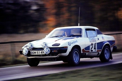 Anthony (Tony) Pond - Fred Gallagher
26º Lombard RAC Rally 1977. Triumph TR7 (OOM 514R). Clasificado 8º.

Del 20 al 24 de Noviembre, London, York, Inglaterra.
Superficie: tierra - asfalto.

El Rally tenia un total de 3069 km de los que 674.45 km divididos en 69 tramos eran especiales, (2 de ellas fueron canceladas SS54 Cardrona de 9,66 Km y SS56 Elibank de 6,44 Km).

Tomaron la salida 182 equipos, finalizaron 67.@
Palabras clave: Tony_Pond;Triumph;TR7;Gran_Bretaña;1977;RAC_Rally;Inglaterra