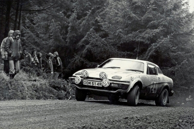 Anthony (Tony) Pond - Fred Gallagher
26º Lombard RAC Rally 1977. Triumph TR7 (OOM 514R). Clasificado 8º.

Del 20 al 24 de Noviembre, London, York, Inglaterra.
Superficie: tierra - asfalto.

El Rally tenia un total de 3069 km de los que 674.45 km divididos en 69 tramos eran especiales, (2 de ellas fueron canceladas SS54 Cardrona de 9,66 Km y SS56 Elibank de 6,44 Km).

Tomaron la salida 182 equipos, finalizaron 67.@
Palabras clave: Tony_Pond;Triumph;TR7;Gran_Bretaña;1977;RAC_Rally;Inglaterra