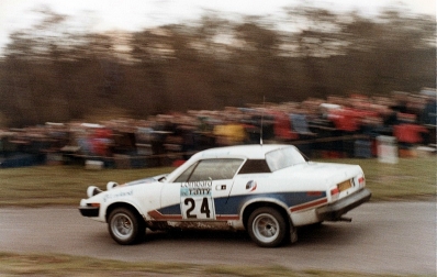 Anthony (Tony) Pond - Fred Gallagher
26º Lombard RAC Rally 1977. Triumph TR7 (OOM 514R). Clasificado 8º.

Del 20 al 24 de Noviembre, London, York, Inglaterra.
Superficie: tierra - asfalto.

El Rally tenia un total de 3069 km de los que 674.45 km divididos en 69 tramos eran especiales, (2 de ellas fueron canceladas SS54 Cardrona de 9,66 Km y SS56 Elibank de 6,44 Km).

Tomaron la salida 182 equipos, finalizaron 67.@
Palabras clave: Tony_Pond;Triumph;TR7;Gran_Bretaña;1977;RAC_Rally;Inglaterra
