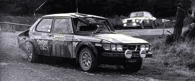Per Eklund - Bjorn Cederberg
26º Lombard RAC Rally 1977. Saab 99 EMS (HGF 641). Clasificado 9º.

Del 20 al 24 de Noviembre, London, York, Inglaterra.
Superficie: tierra - asfalto.

El Rally tenia un total de 3069 km de los que 674.45 km divididos en 69 tramos eran especiales, (2 de ellas fueron canceladas SS54 Cardrona de 9,66 Km y SS56 Elibank de 6,44 Km).

Tomaron la salida 182 equipos, finalizaron 67.@
Palabras clave: ;Saab;Gran_Bretaña;1977;RAC_Rally;Crash;Inglaterra